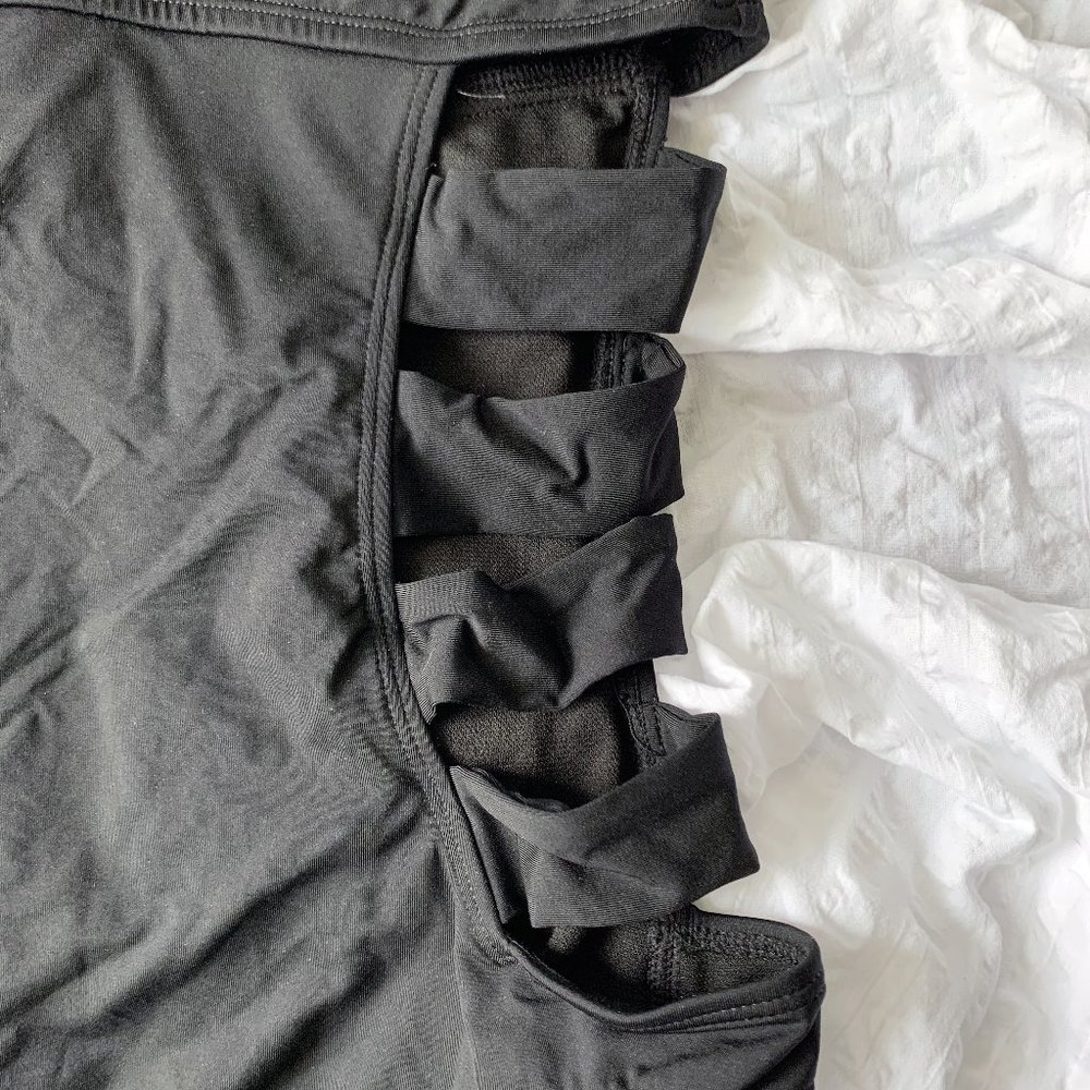 Kenneth Cole Sexy Cut Out One-Piece Swimsuit SizeS - Picture 4 of 9
